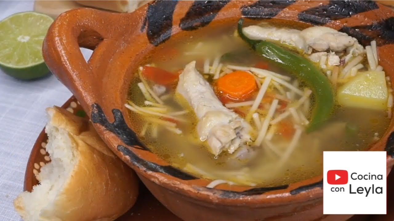 Sopa de Alitas de Pollo con fideos  y verduras   +    Sopa de alitas de Pollo con arroz