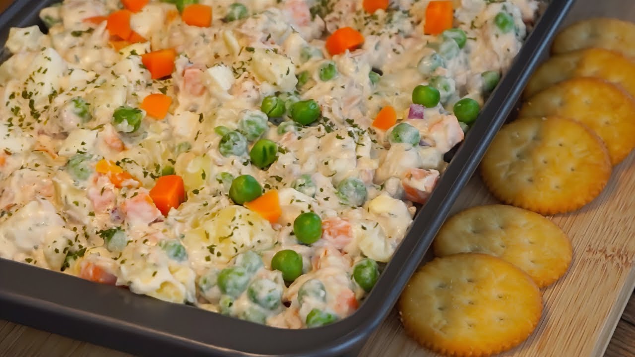 ENSALADA DE ATUN CON HUEVO COCIDO     Comida rendidora!  receta con atún de lata