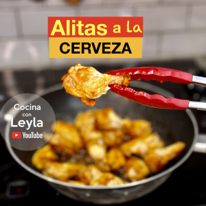 Alitas de pollo a la cerveza doraditas con zanahoria y apio, receta fácil.